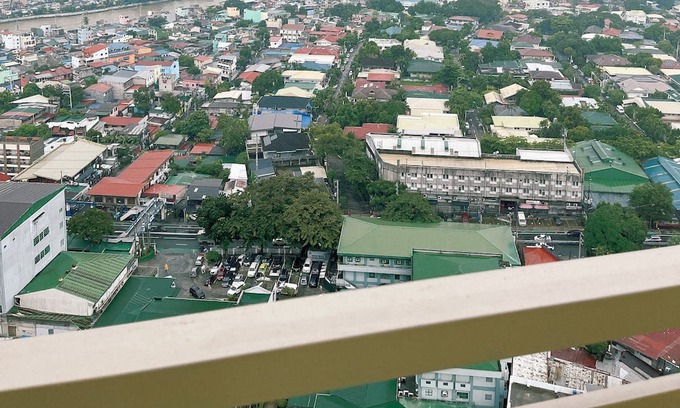 Pasig Condo | City & River View Retreat: Ideal for Meditation