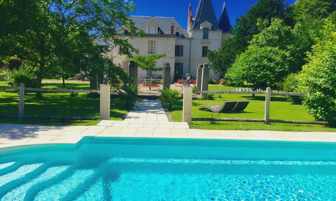Brain-sur-Allonnes Hotel | Château De La Coutancière