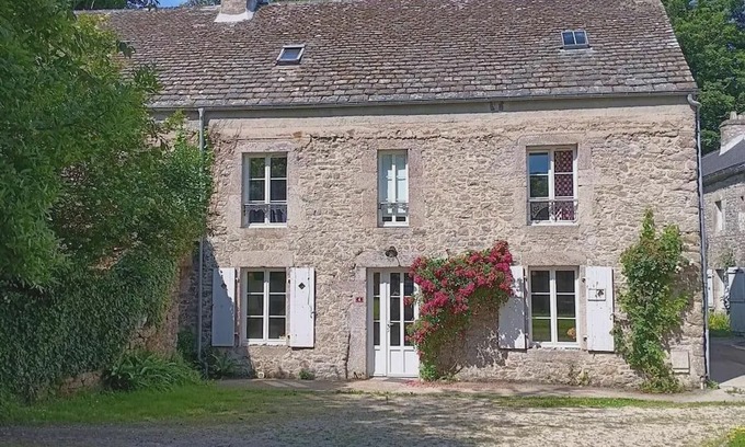 Eculleville Cottage | Charming Cottage with Patio, BBQ, WiFi & Scenic Views in La Hague