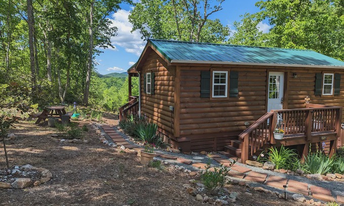 Schuyler Cabin | Cozy cabin for 2 w/great mt views & walking trails!