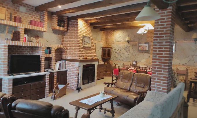 Velayos House | Casa Rural de Acogedor Estilo Castellano
