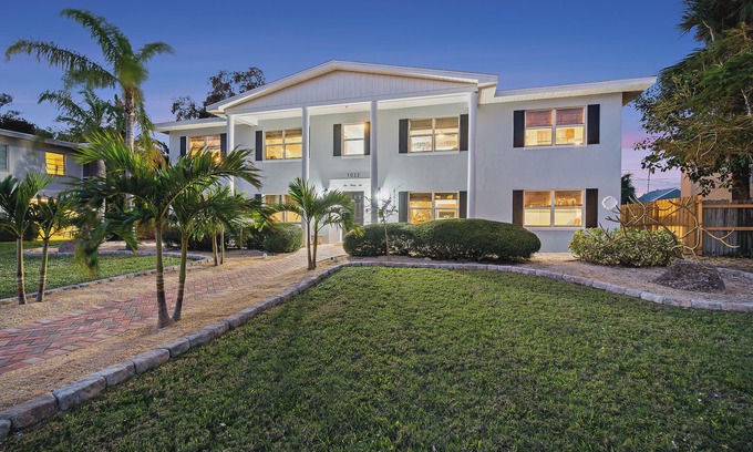 Indian Harbour Beach Hotel | Lora Square