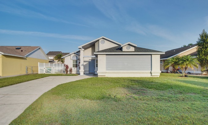 Buena Ventura Lakes House | Sunny Kissimmee Home with Pool about 12 Mi to Disney!