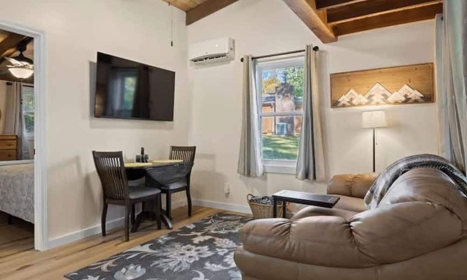 Hendersonville House | Sunshine Cottage~$375 Free Activities Daily