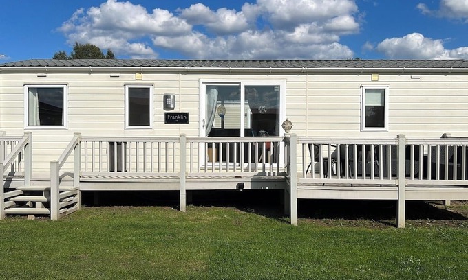 Hopton Ski Chalet | 3 Bedroom, 6 Berth, Dog Friendly, Holiday Home
