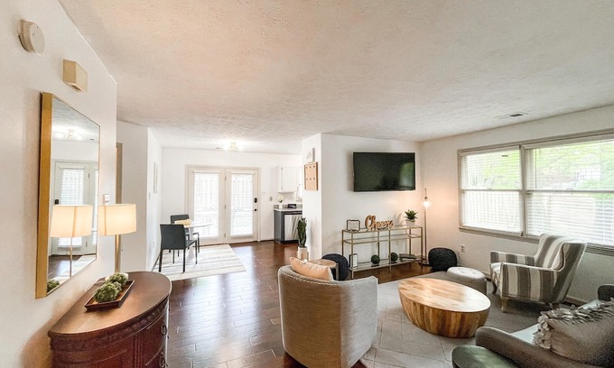 Lexington House | Hartland's Hideaway!