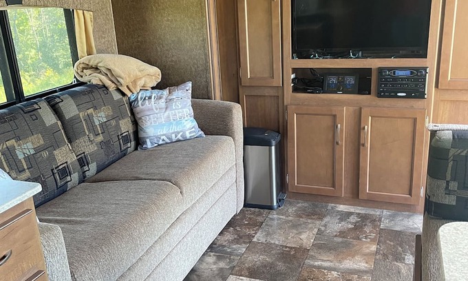 Se Ree House | Living the Lake Life 2 Bedroom Camper at Rough River Lake