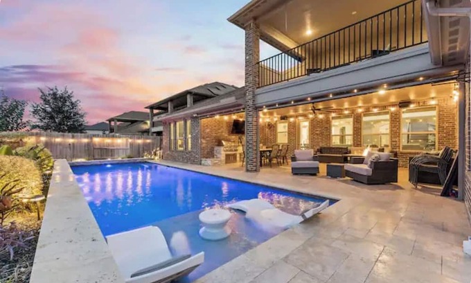Barker House | Theater Waterfront Heated Pool Smart Home