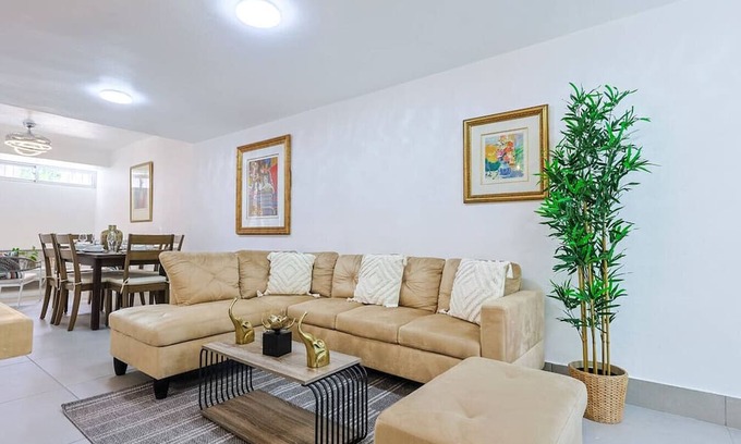 Gascue Villa | Gazcue 2BD Townhouse Retreat