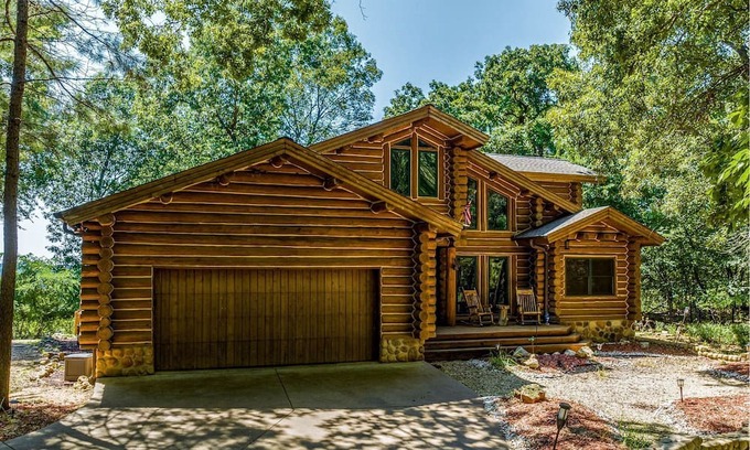 Mayes County Cabin | Waterfront Cabin with Barbecue in Langley, Oklahoma