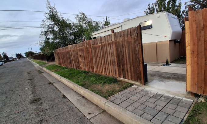 Chowchilla House | Cozy 1 BR RV in Chowchilla right off Route 152 and 99, Sleeps 4!