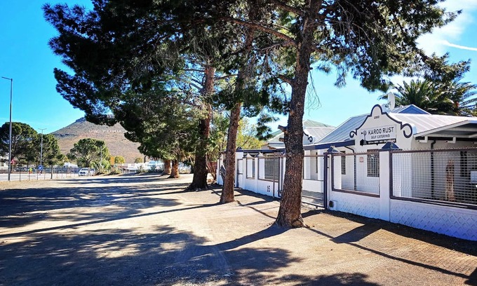 Victoria West Cottage | Karoo Rust Victoria West Family Friendly Units