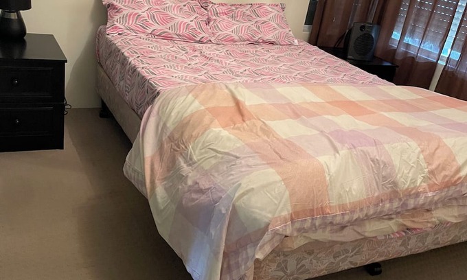 Belmont House | Minutes to airport & city !