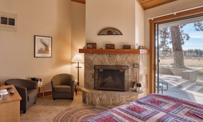 Black Butte Ranch Apartment | Black Butte Ranch Lodge Room 040