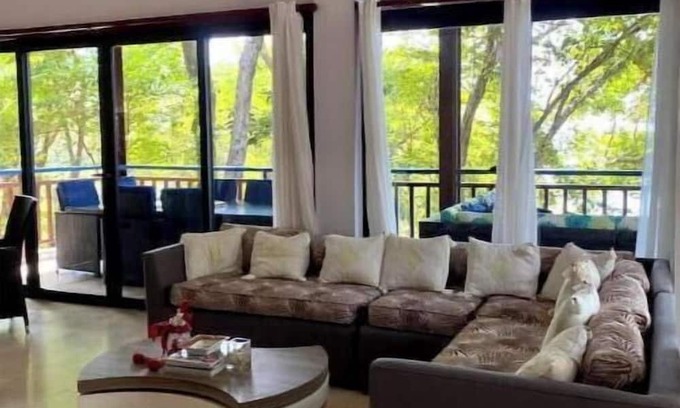 Isla Saboga Apartment | Saboga Beachfront Villa - Island Getaway for 11