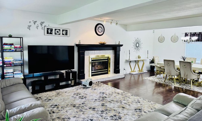 Fleetwood House | Welcome to a Spacious Mansion