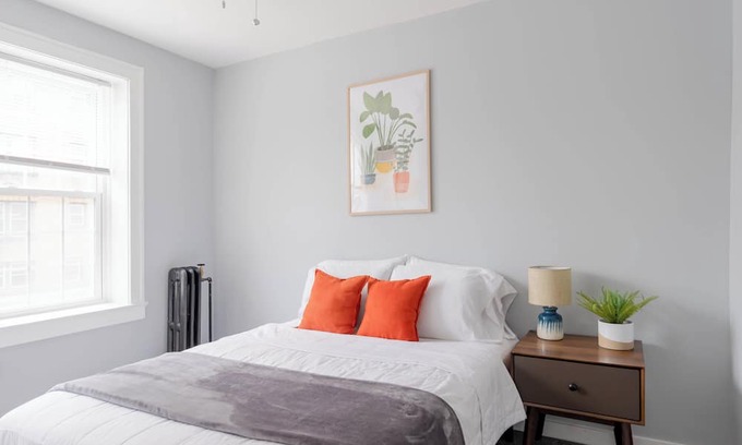 Detroit Apartment | Long-Term Rental Comfy, Clean & Nurse-Friendly