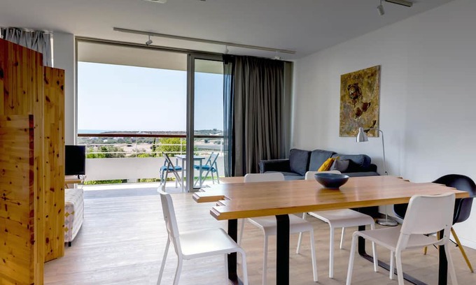 Pentakomo Apartment | Eutopia | Superior Studio, Art by PraXis Apartments