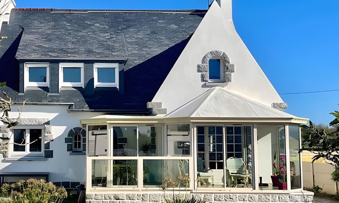 Plogoff Bed & Breakfast | Bed and Breakfast 'Chambre Les Hortensias' with Sea View, Private Terrace and Wi-Fi