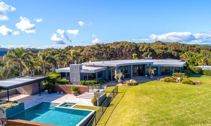 Omiha House | Chardy Ridge Summary: