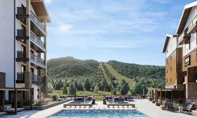 River Run Apartment | Alpine Queen Room for Families in Keystone