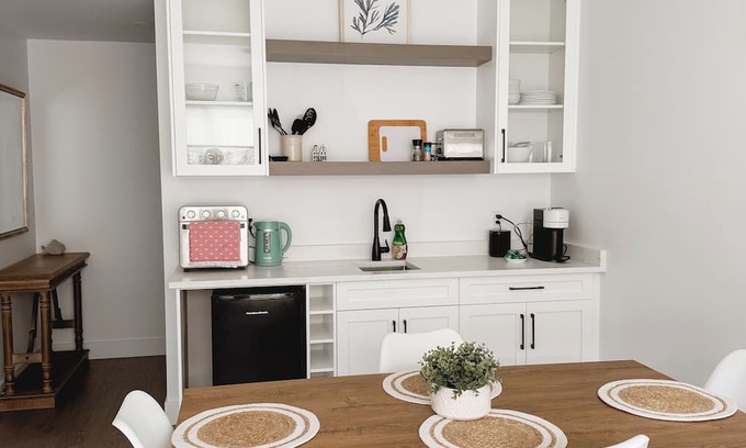 North Cowichan Apartment | Maple Bay Hideaway suite NEW - 1 Bed 1 bath in Maple Bay