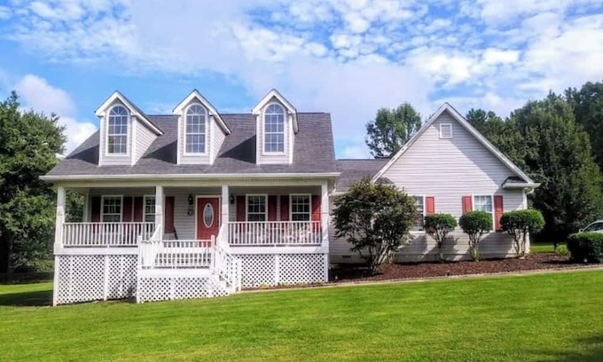 Tyrone Apartment | Private! Spacious. Easy access to Atlanta Airport.