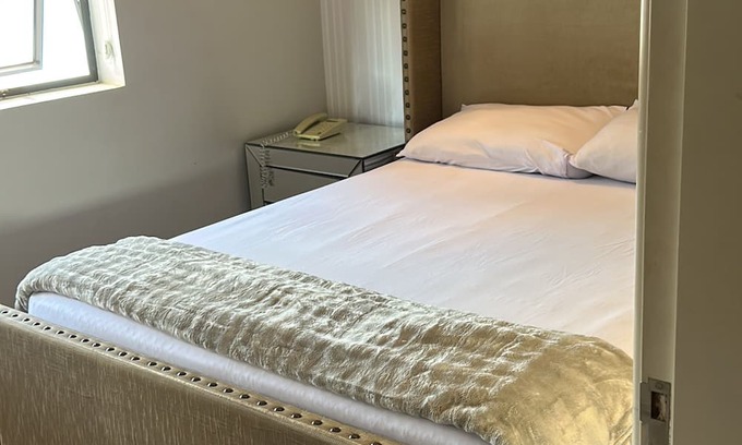 West Sector Apartment | Apartment in a luxury hotel