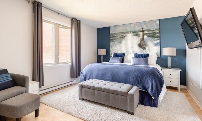 Kirkland Apartment | Chic 1-bedroom apartment with fitness room and AC in serene Kirkland