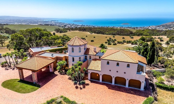 Waitpinga Villa | CASA DEL MAR main house