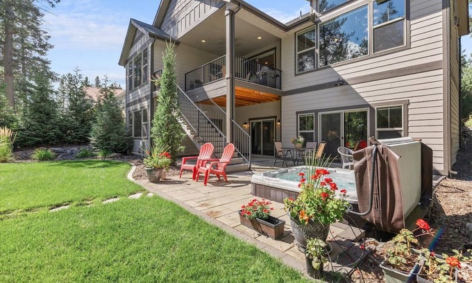 Blanchard House | Lakefront w/Access - Non Motorized |Near Stoneridge Golf Course | 30 minutes to Silverwood | Hot Tub