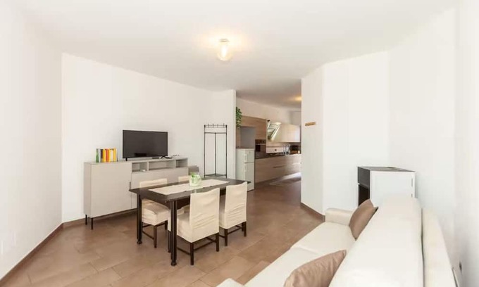 Cesate Cottage | Villa luminosa con balcone e jacuzzi, zona Milano