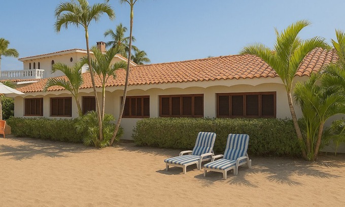 Los Ayala House | Marvelous 3-bedroom BEACHFRONT home on Los Ayala Beach