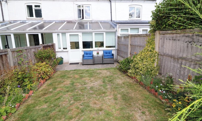 Edwinstowe Cottage | FAYE COTTAGE, pet friendly, character holiday cottage in Edwinstowe