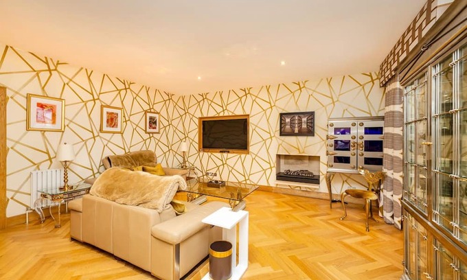 New Town Villa | York Place - Three Bedroom Villa, Sleeps 6