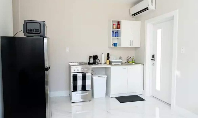 Newlands Apartment | Charming 1-bedroom apartment in enchanting Savannah, Cayman Islands