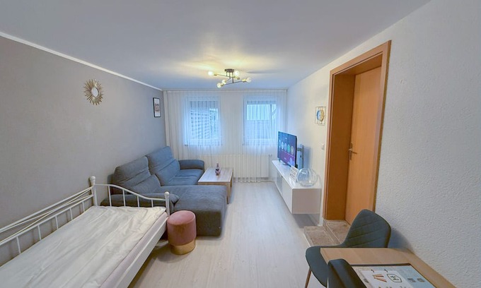 Knittlingen Apartment | Holiday Apartment 'Knittlingen' Dishwasher, Washing Machine, FREE Wifi, Private Parking