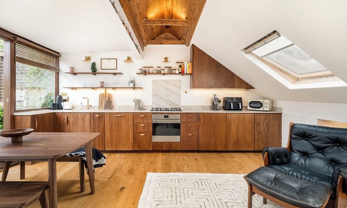 Hackney House | The Art Deco Escape, Hackney and Close to Central