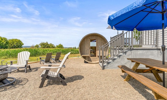 Town of Milo House | Sleeps 12 | Game Room | Sauna | Firepit | Wineries