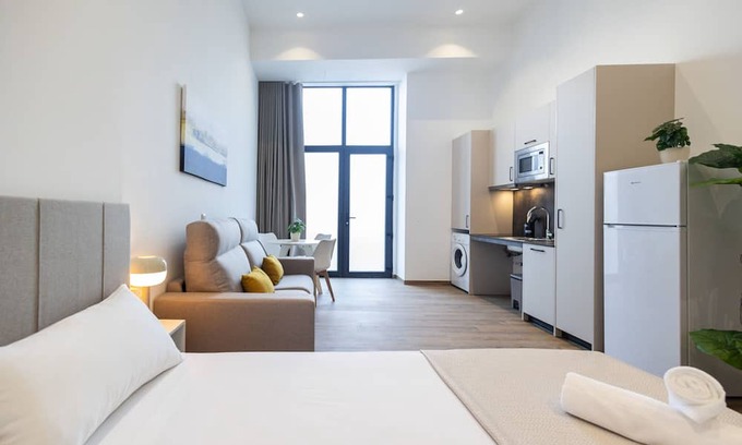 Montolivet Apartment | Les Arts Plaza B by Concept Flats