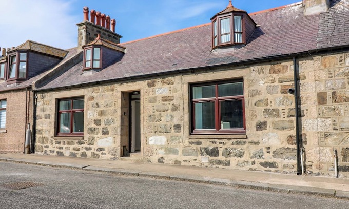Sandhaven Cottage | NO.9 NORTH ST, pet friendly, country holiday cottage in Fraserburgh