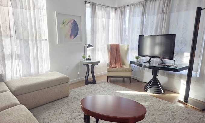 Little Tokyo Hotel | Premier 2-Bedroom Getaway in the Heart of Los Angeles