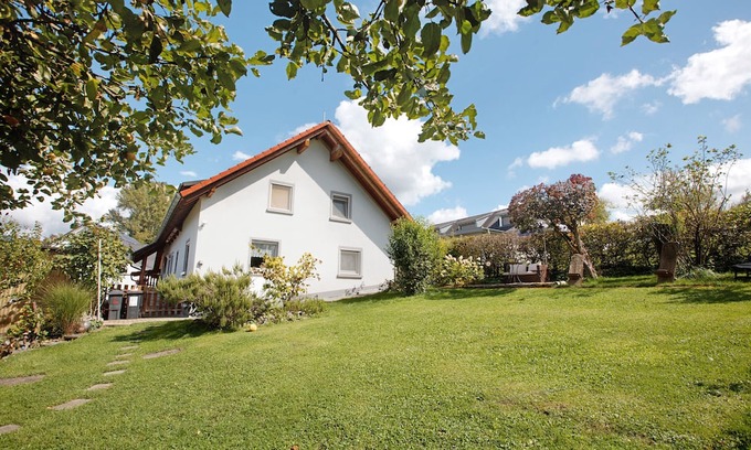 Adelhausen Apartment | Apartment 'With 60sqm' with Shared Garden and Wi-Fi