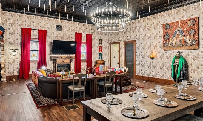 Gann House | Enchanting Castle Stay | Wizard Inspired 4BR - Sleeps 12