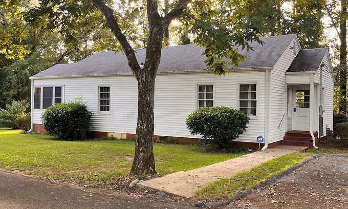 Centreville House | Charming 2BR cottage in Centreville 40 min to Saban Field @ Bryant Denny Stadium