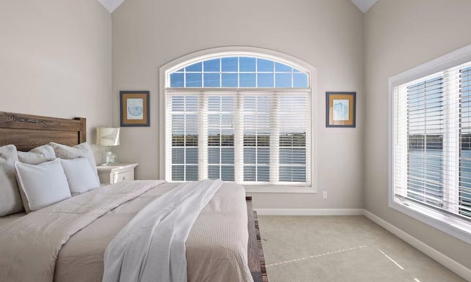 Jeffersonville House | River House - OmG Views Minutes to Bourbon Trail