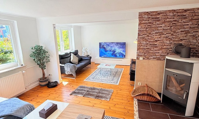 Klein Ronnau House | Modern vacation home with sauna, fireplace & billiards - close to the lake