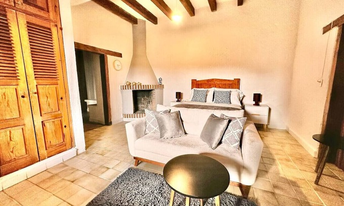 Santa Maria Ahuacatlan Apartment | Hotel type room, one block from the Lake centr 5