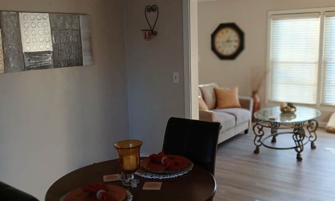 South Kansas City House | Cozy - Centrally Located 2-bedroom house