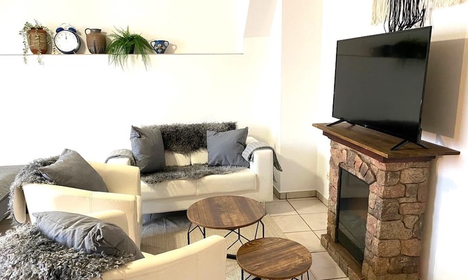Nieder Mockstadt Apartment | Mi Casita: 1-room apartment with three single beds, 2min to the highway
